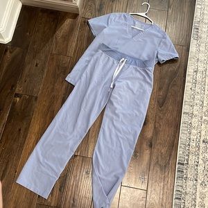 Top/bottom set. Perfect condition women’s size small Figs scrub set